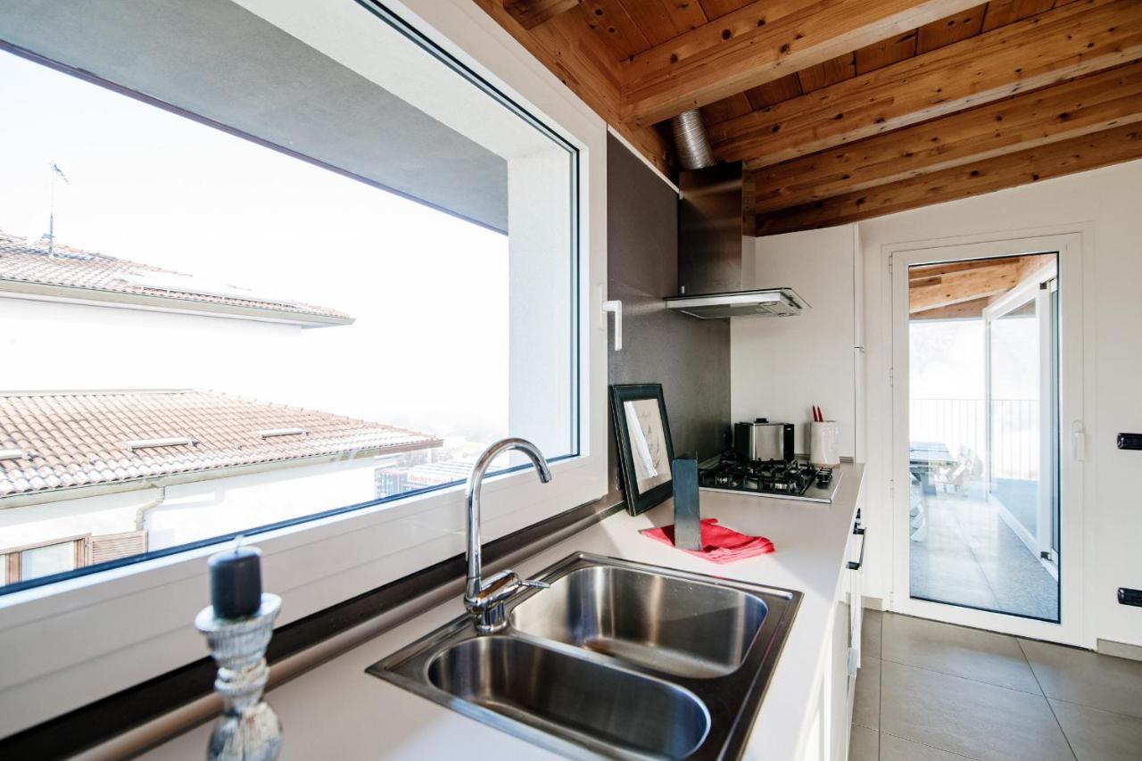 White Attic - By Myhomeincomo Camnago Volta Exterior foto