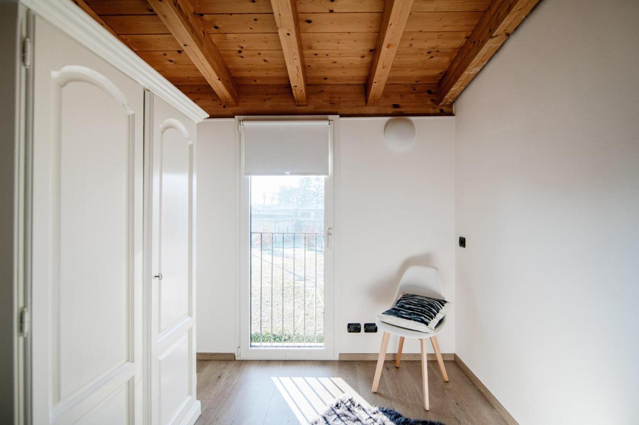 White Attic - By Myhomeincomo Camnago Volta Exterior foto